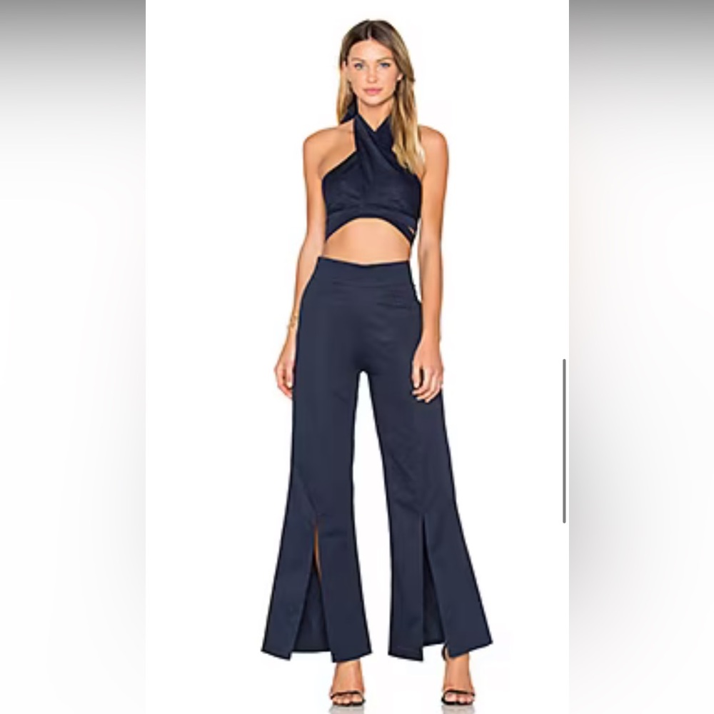 X REVOLVE Sonny 2 Piece Set
FAME AND PARTNERS

Color: Navy
Size: 6
Qty: 1